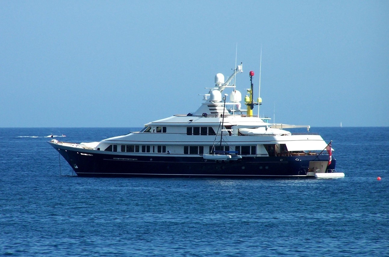 Yacht AURORA B, Feadship | CHARTERWORLD Luxury Superyacht Charters